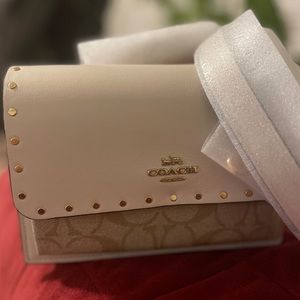 Brand New COACH belt bag/ crossbody  bag.can be worn 2 ways.